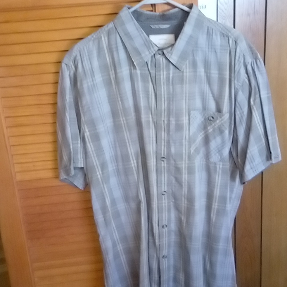 Short sleeve plaid shirt